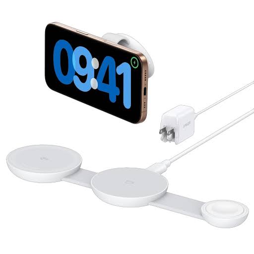 Choosing Between a Wireless Charging Pad and Power Bank for Travel